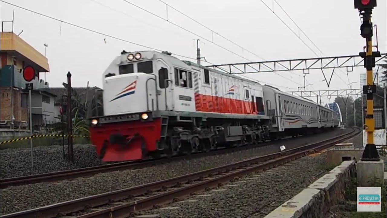 Lokomotif CC 201 01R PLB 112A Gaya Baru Malam - YouTube