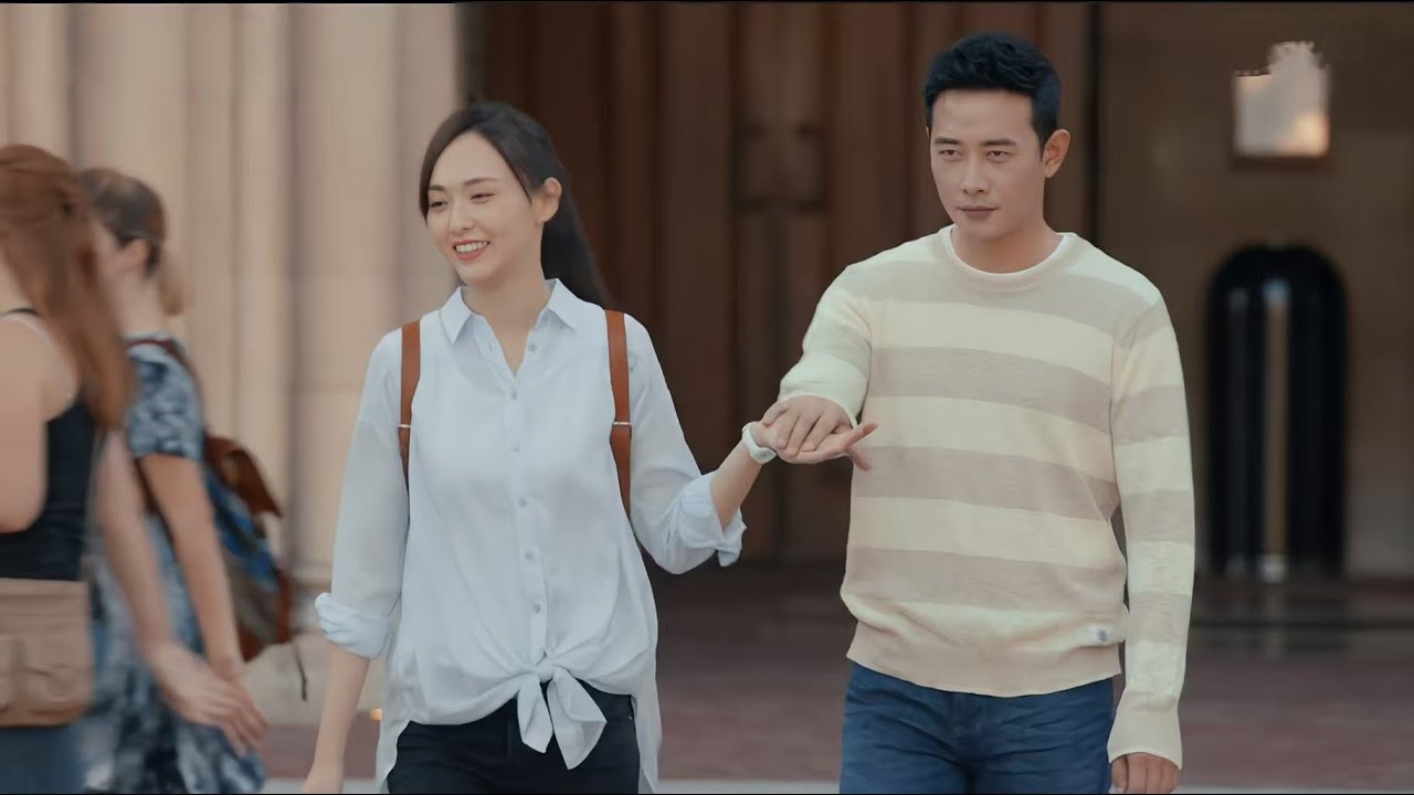 Тан Янь забрала Ло Цзинь из школы, они крепко держались за руки, бывшая девушка ревновала