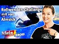 Wer schafft mehr Rollwenden im Pool? Franziska van Almsick vs. Katharina (12) | Klein gegen Groß