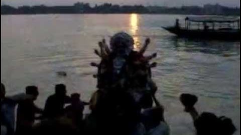 Robin De Presents - LIVING with CLAY