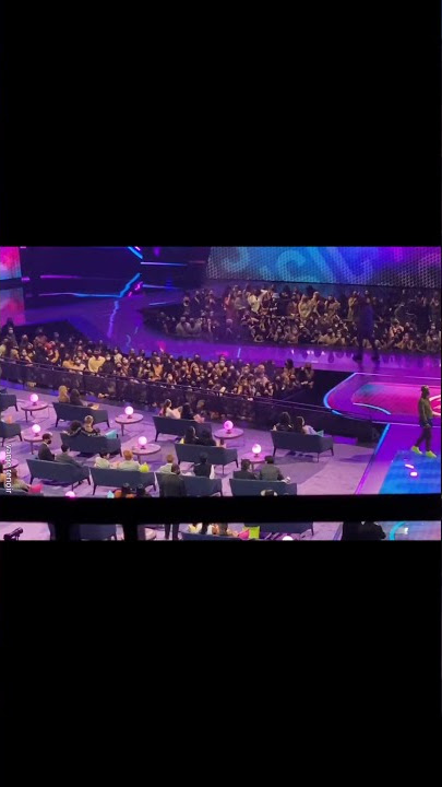 Army's screaming BTS fanchant during ama's 🤩🤩🤩💜 #bts #army