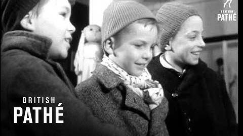 Puppets On Show In Prague (1964)