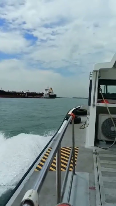 Berlayar Di Lautan Naik Kapal #shorts #kapal