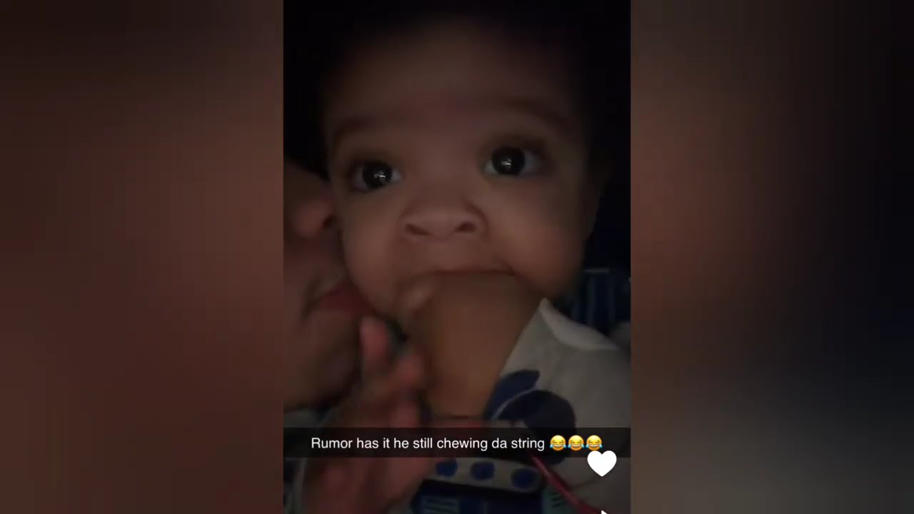 Сын короля Гарриса, король-младший, игнорирует своего отца и занимается своими делами