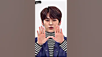 Minho Finger Tutting On Cheese Leeknow Leeminho Straykids Chesse Skz Bts Girl Sharan Shorts 