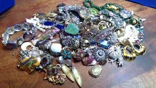 Live JewelryAuction w/ JewelryNurse & Simply Robertas Treasures hosted by Elizabeth K