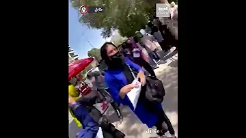 صور جديدة تظهر اعتداء عناصر طالبان بطريقة وحشية على المتظاهرات في العاصمة كابل 