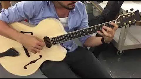 Pasquale Grasso plays guitar by Pablo Valle.