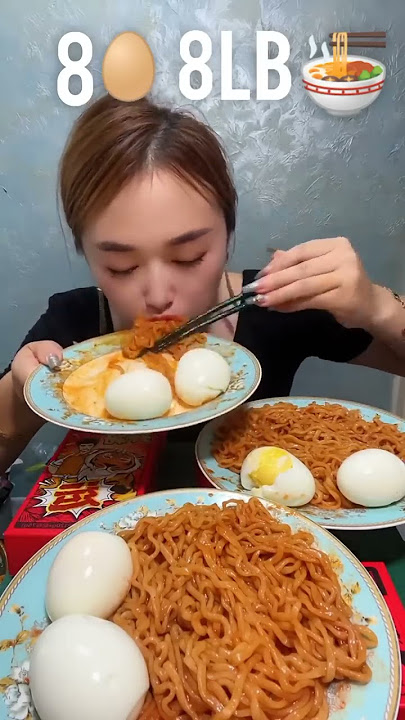 Tantangan Makan ( 8 butir telur, 8 pon mie ) | #makanan #asmr #celana pendek