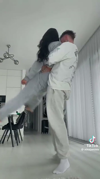 Nina Janova a Miki Goldy ??? 🤔