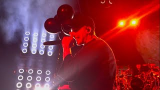 NF - LEAVE ME ALONE (LIVE) CLOUDS TOUR Resimi