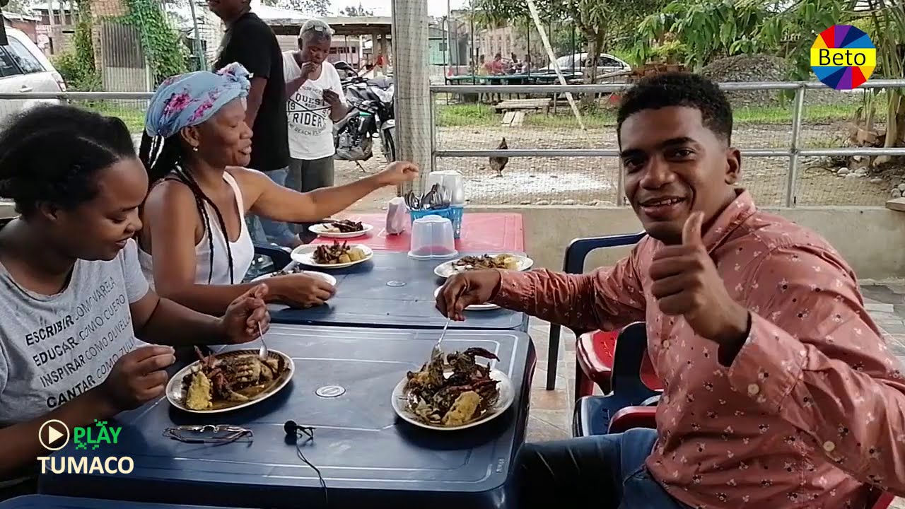 Así se prepara el encocao de cangrejo con bala de plátano hartón en Imbilí, Tumaco.