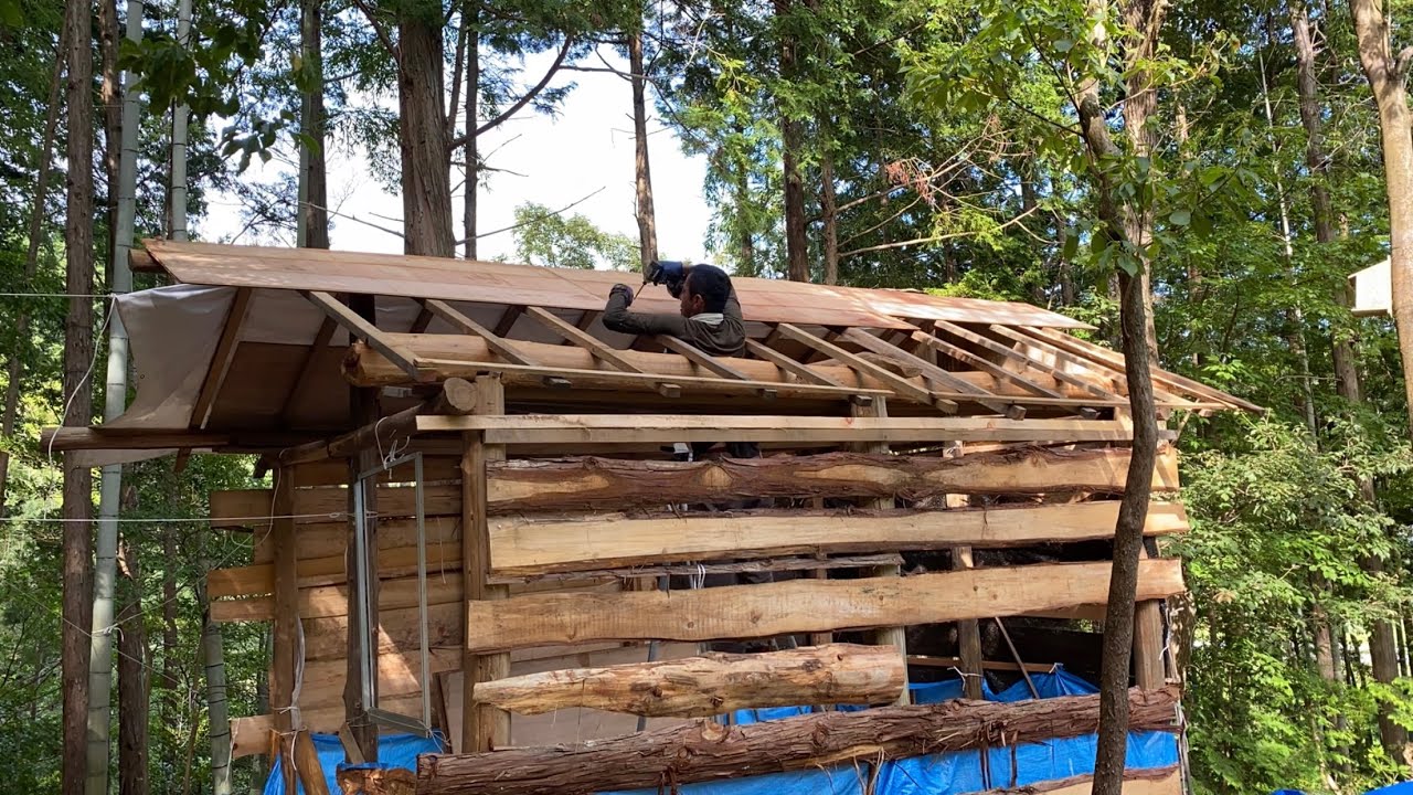 小屋作ります！ 8 山小屋の屋根作り。暑すぎて全く進みません😰 YouTube