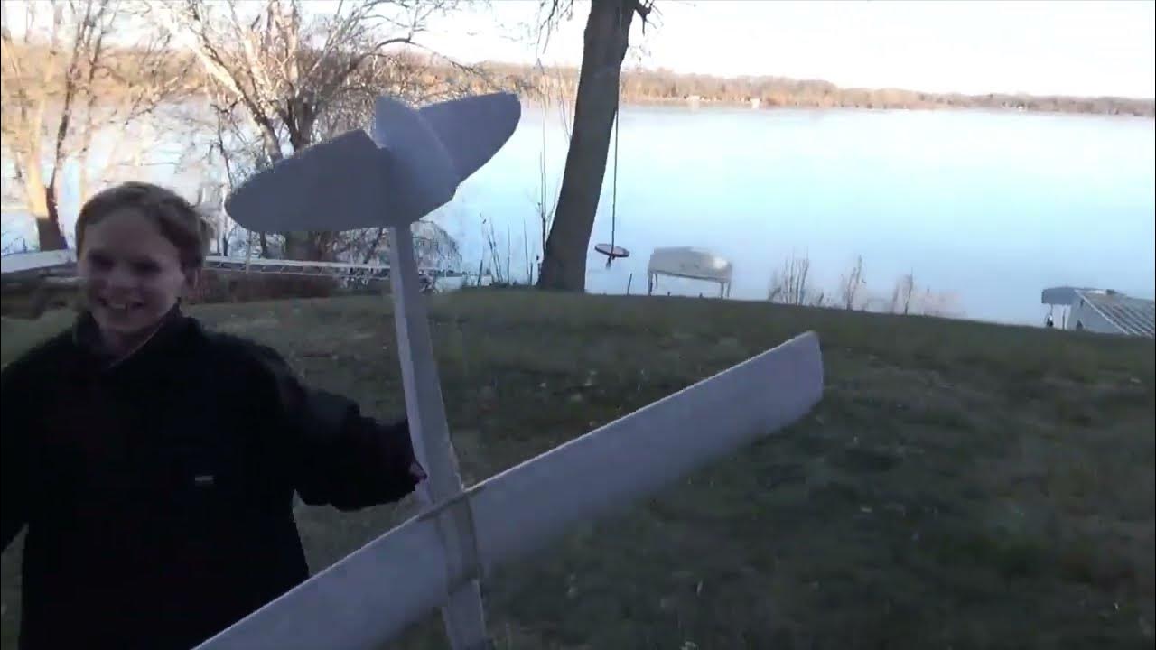 Does it Fly Video Flite Test SS foam board glider YouTube