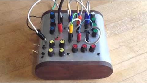 Noise Drone Synth by s p a t i o s o n I c.com