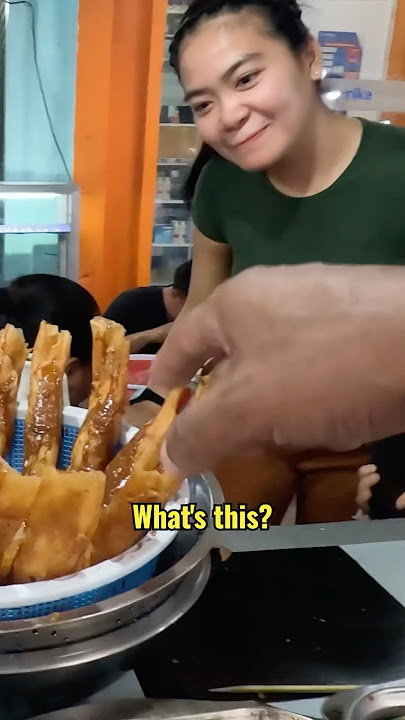 Turon: The Ultimate Filipino Street Food 🇵🇭 | Sweet Banana Spring Rolls #shorts