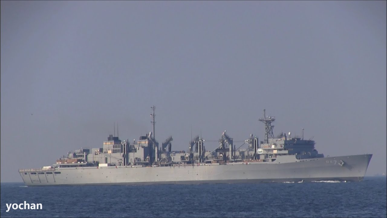 Replenishment oiler / Fast combat support ship of U.S. Navy - Supply class: USNS RAINIER (T-AOE 7)