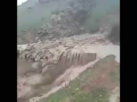 فیلمی از سیلاب سنگ در شهرستان دورود لرستان و حرکت آن به سمت راهآهن پاییندست پل فضیلت شیراز ايران س