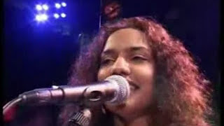 Video thumbnail of "ELLE ALAIN RAMANISUM LIVE"