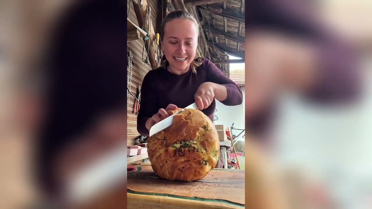 Pentru aluat: 500 g făină (tip 000 sau pentru pâine)  