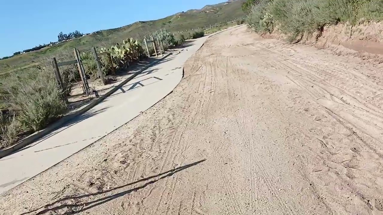 Por el Cañon de Moorpark, CA