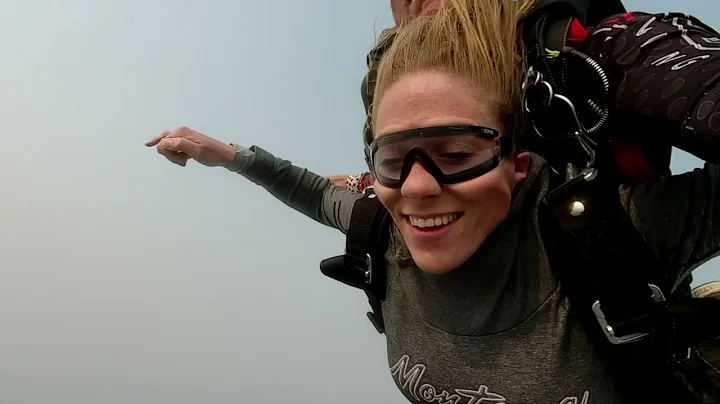 Deanna Duram's Tandem skydive!