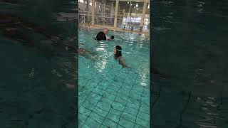 تعليم السباحه..نور نصيفي(3)