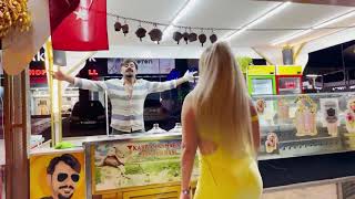 بستنی فروش ترکیه ای جدید/ بائع الایس کریم الترکی جدید/ eat ice cream and dance 😉😜👍