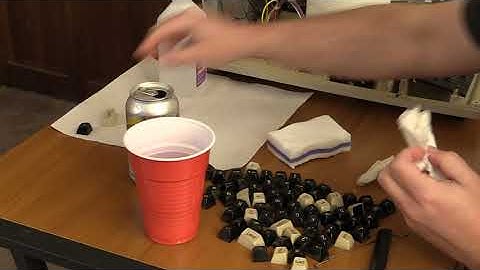 TRS-80 Model 4 Restoration: Cleaning the Keyboard