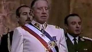 Presidente Pinochet cantando el Himno Nacional