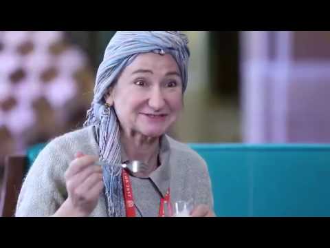 Tourists First Try Pashmak A Traditional Iranian Cotton Candy