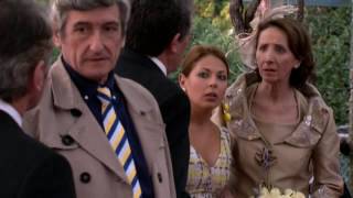 O inspector Peneda irrompe na voda de dona Leonor para deter a Emilio! - PAZO DE FAMILIA