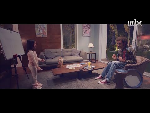 سك على اخواتك جود الأخت الصغيرة تحاول أن تعلم أخيها الكبير