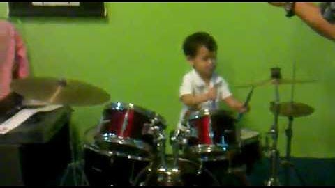 Howard Wong - 4 Years old drummer