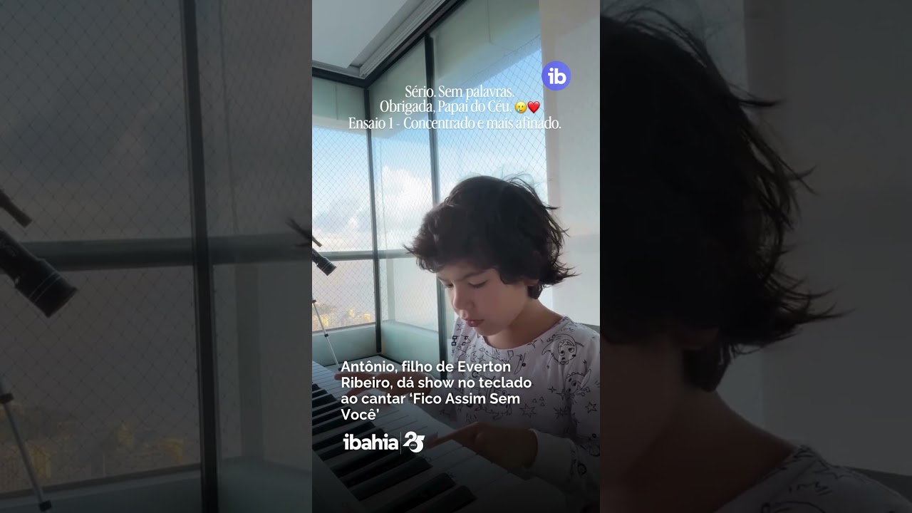Antônio, filho de Everton Ribeiro, dá show no teclado ao cantar ‘Fico Assim Sem Você’ 