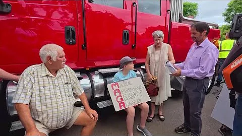 Dozens of Afrikaners arrive to Dulles with refugee status, sparking outrage