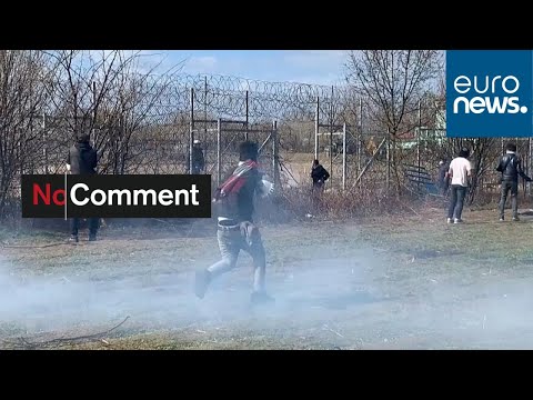 Teargas and water cannons fired at migrants on Turkey-Greece border