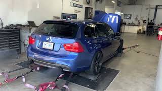 BMW E91 335d manual wagon/touring with triple turbos on dyno showing nearly 600whp and 800wtq