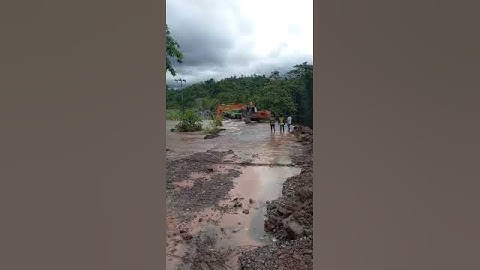 perbaikan jalan trans palu Tolitoli d desa bambuan