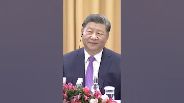 人生如戏 全靠演戏 智利总统拿着一本习近平谈治国理政找习近平签名 