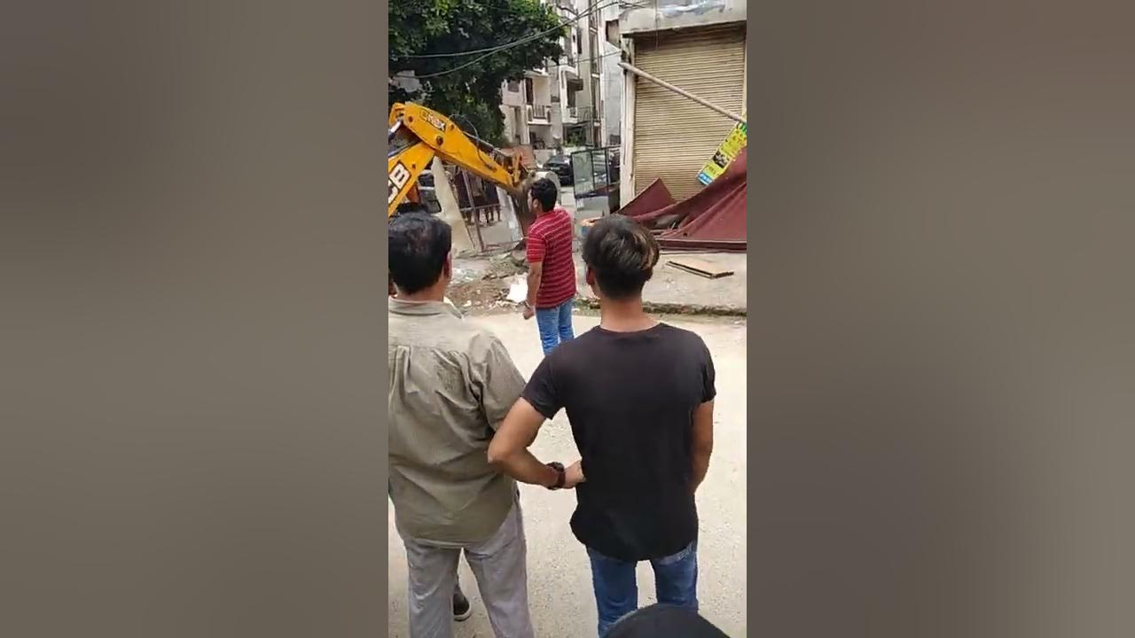 DLF phase 3 u block gurgaon. Bulldozer atikarman gurgaon buldozer 