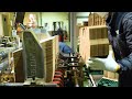 Adhesive-free delivery box manufacturing process that does not require taping