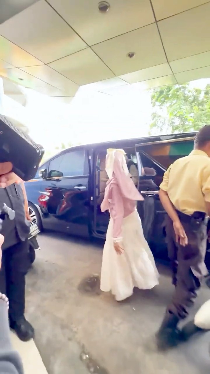 Ricis kedatangan Tamu Spesial.. Siapa yaa ??!! #riaricis
