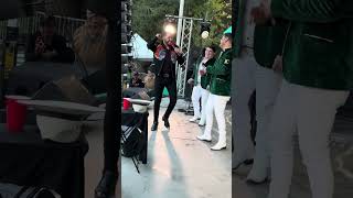 Se jalaron los pleves de la Carnaval Rafa Becerra y Sirhan Cruz a cantar con “El Flaco”🔥🔥