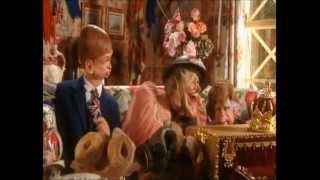 VOICE ARTIST - STEVE NALLON - DISCUSSING THE VOICE OF THE SPITTING IMAGE QUEEN MUM
http://www.nallon.com
Follow on Twitter @SteveNallon - More videos from Voice Artist Steve Nallon at http://www.nallon.com/?page_id=44
British Voice Actor. Steve Nallon is an actor and voice artist working across a variety of media and range of performance.
On this video Steve Nallon explains how his voice impression of Beryl Reid, the British character actress, became the basis for the SPITTING IMAGE Queen Mum. SPITTING IMAGE is a satirical television puppet series broadcast in the UK in the 1980s and 1990s. VOICE ARTIST - STEVE NALLON - DISCUSSING THE VOICE OF THE SPITTING IMAGE QUEEN MUM