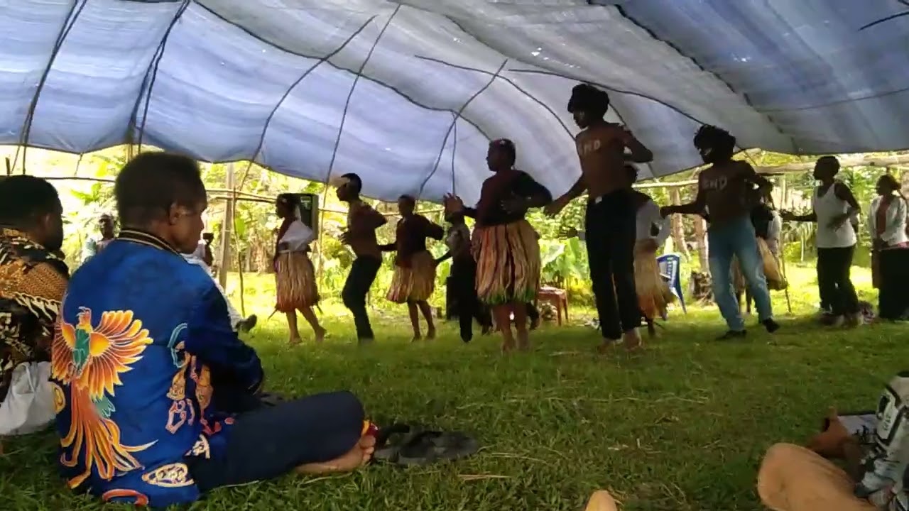 Membawah tarian dari pemuda/ remaja 