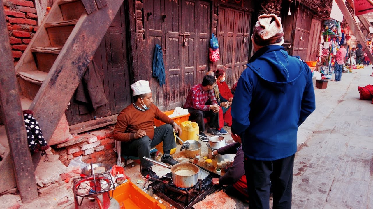 saturday-flea-market-in-kathmandu-city-travel-old-towns-markets-of