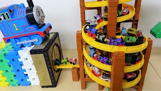 Thomas and Friends Fall into the Box! Spiral Slide Toys for Kids