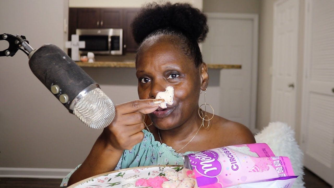 FROSTED CIRCUS ANIMAL COOKIES ASMR EATING SOUNDS