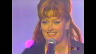 Watch Wynonna Judd Loves Funny That Way video